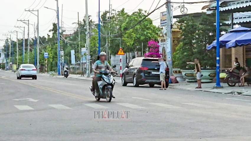 csgt-tp-can-tho-di-vao-duong-cam-2.jpg