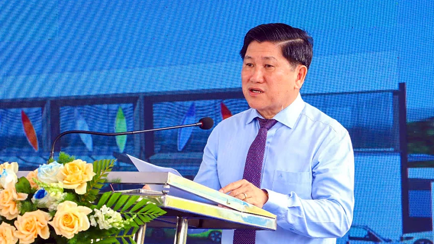 Phó Chủ tịch UBND tỉnh Cà Mau phát biểu tại Lễ bàn giao mặt bằng và động thổ dự án mở rộng, nâng cấp Cảng hàng không Cà Mau
