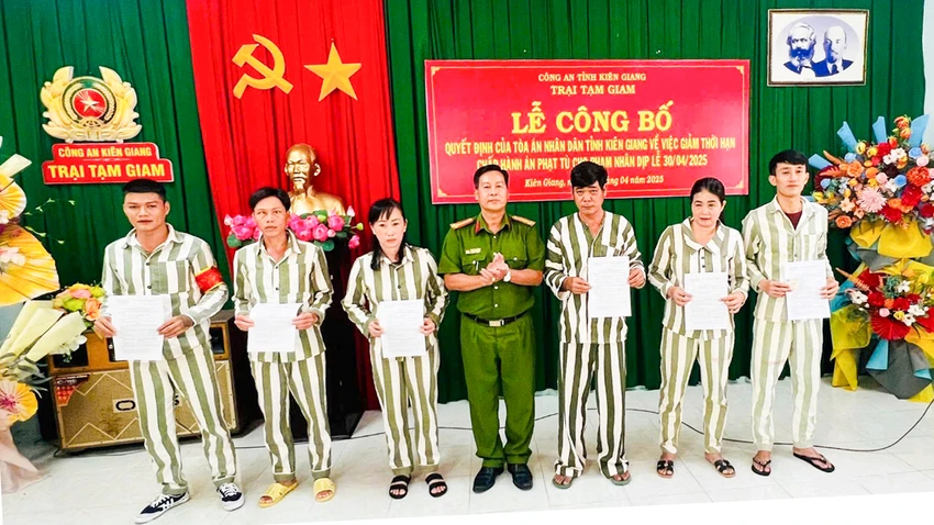 8 phạm nhân Trại tạm giam Công an tỉnh Kiên Giang được giảm án dịp Lễ 30-4