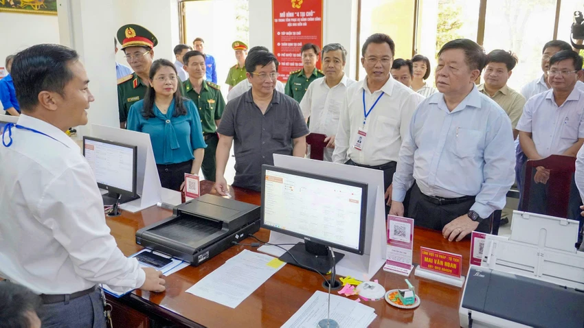 ong-nguyen-trong-nghia-lam-viec-dac-khu-kien-hai-2.jpg