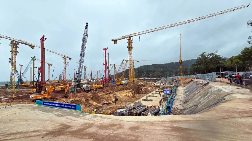 Để chuẩn bị cho APEC 2027, đặc khu Phú Quốc được đầu tư nhiều công trình lớn, như: hai hồ chứa nước ngọt, trung tâm hội nghị, các tuyến đường kết nối... Ảnh: CẨM TÚ