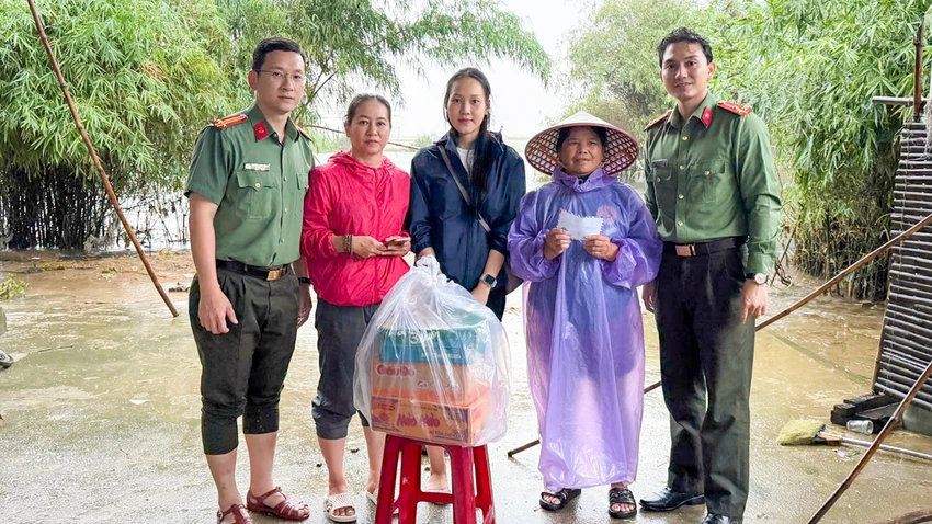 cong-an-an-giang-cuu-tro-3.jpg