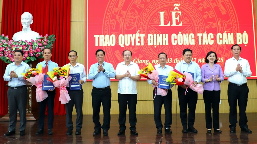 nhan-su-tinh-an-giang.jpg