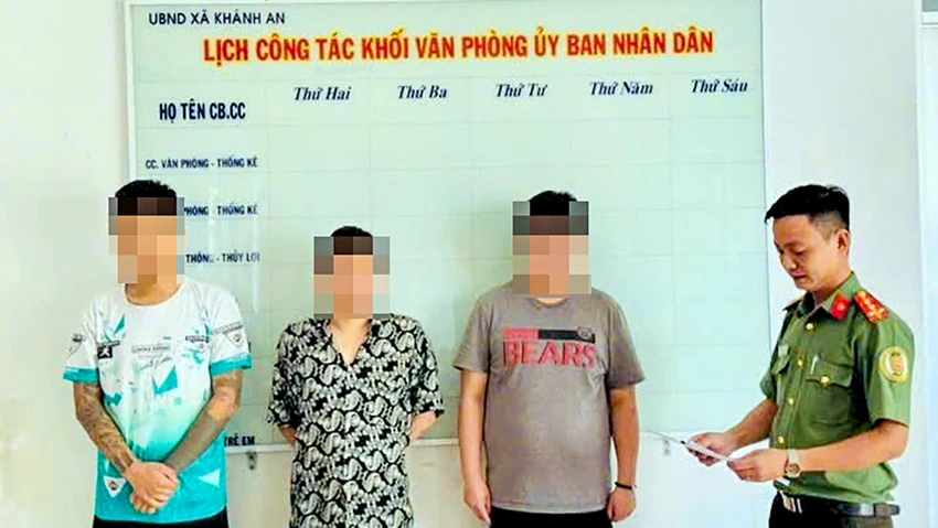 cong-an-an-giang-trao-tra.jpg