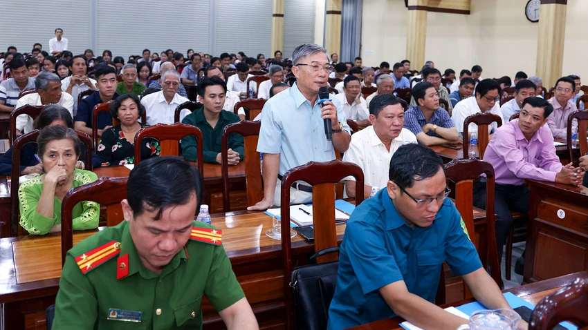 pho-thu-tuong-le-thanh-long-tiep-xuc-cu-tri-an-giang-3.jpg
