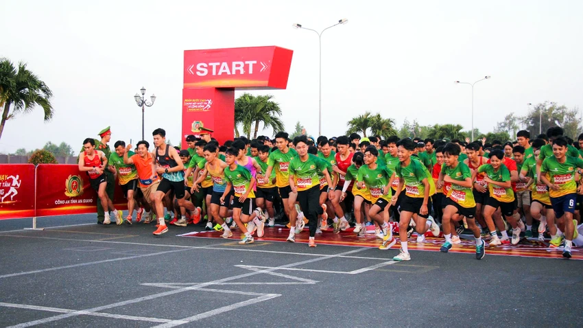 cong-an-an-giang-giai-chạy-ma-tuy-2.jpg