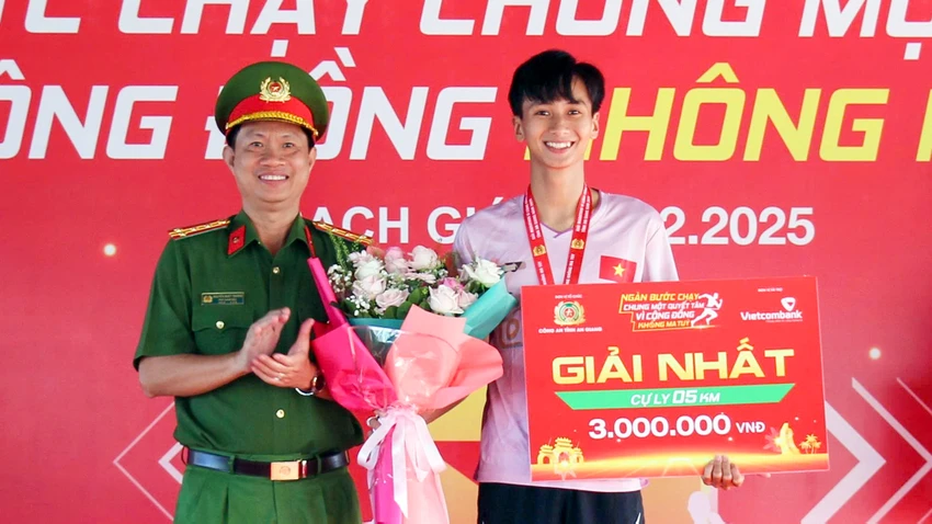 cong-an-an-giang-giai-chay-ma-tuy-3.jpg