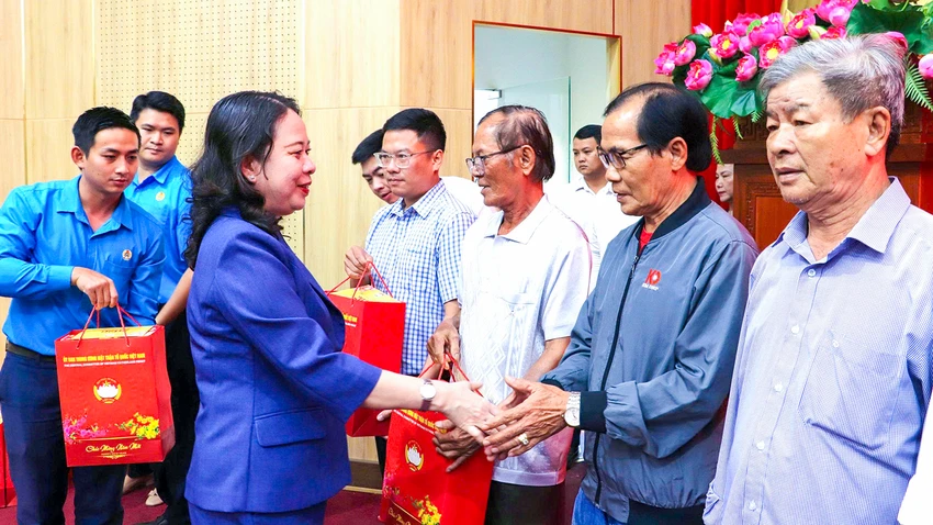 pho-chu-tich-nuoc-an-giang-3.jpg
