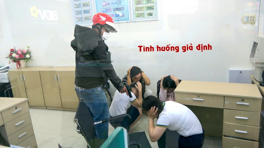 an-giang-cuop-ngan-hang-3.jpg