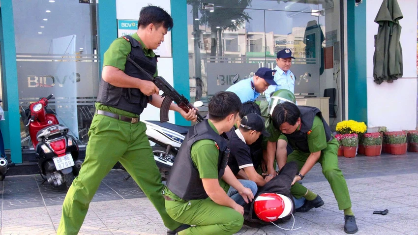 an-giang-cuop-ngan-hang-6.jpg