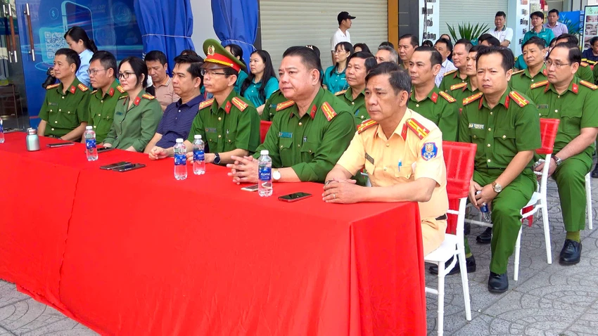 an-giang-cuop-ngan-hang-8.jpg