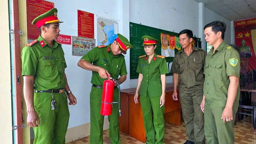 cong-an-an-giang-bau-cu-dai-bieu-quoc-hoi-5.jpg