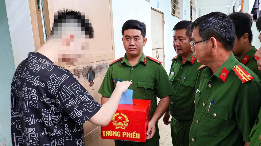 bau-cu-trai-tam-giam-cong-an-an-giang-1.jpg