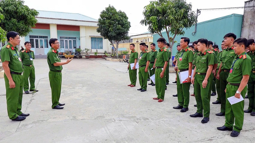 bau-cu-trai-tam-giam-cong-an-an-giang-3.jpg