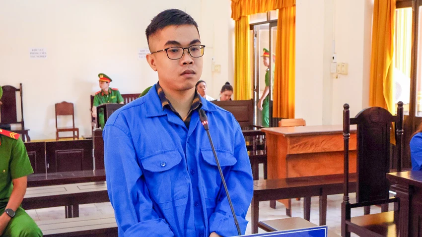 an-giang-nhan-vien-ngan-hang-lua-dao.jpg