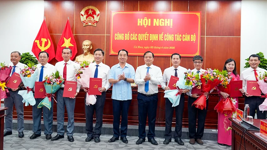 cong-tác-can-bo-ca-mau.jpg