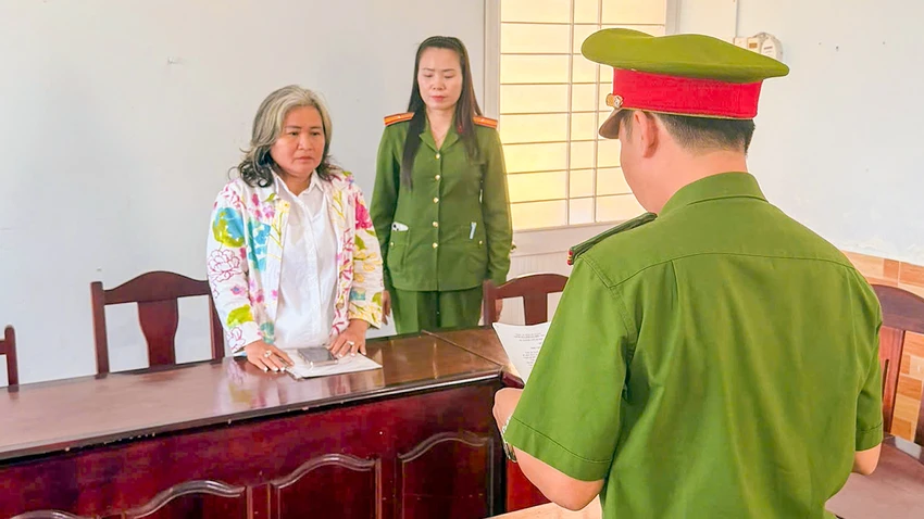 cong-an-an-giang-lua-dao-chiem-doat-tai-san.jpg