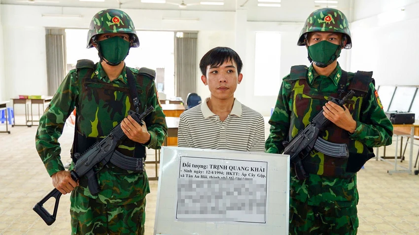 bien-phong-an-giang-trao-tra-cong-dan-truy-na.jpg