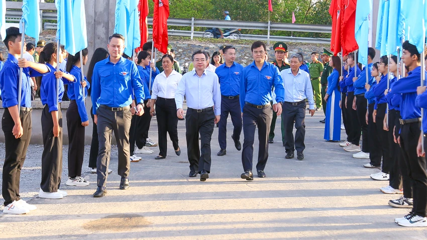 trung-uong-doan-ra quan-an-giang-nguyen-thanh-nghi-6.jpg