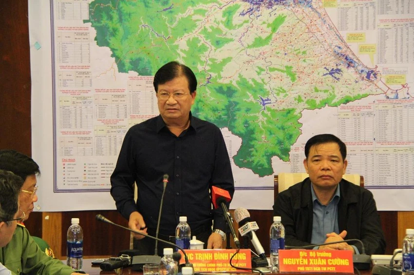 6 giờ sáng nay, 28-10: Sóng biển trắng trời đảo Lý Sơn ảnh 8