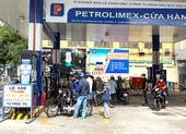 Giá dầu vọt lên 130 USD/thùng, giá xăng Việt Nam khó 'đứng' yên