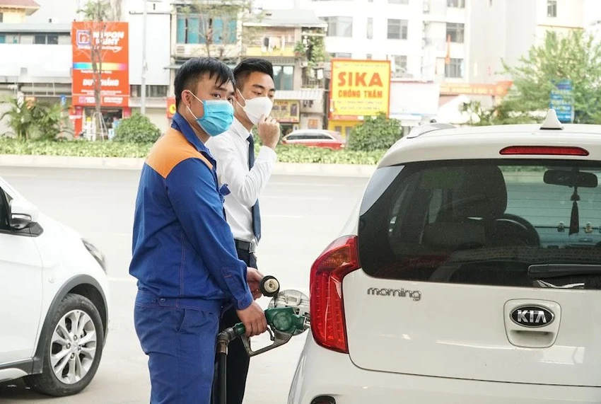 Từ đầu năm 2022 đến nay, thị trường xăng dầu thế giới và trong nước có nhiều biến động ảnh hưởng đến nguồn cung và giá cả xăng dầu tại thị trường trong nước. Ảnh: PHI HÙNG