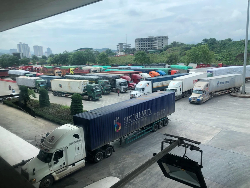 Cửa khẩu Kim Thành lại tạm dừng thông quan do phát hiện virus SARS-CoV-2 trên hàng hoá, lái xe. Ảnh: Ban QLKKTCK Lào Cai Cửa khẩu Kim Thành lại tạm dừng thông quan do phát hiện virus SARS-CoV-2 trên hàng hoá, lái xe. Ảnh: Ban QLKKTCK Lào Cai