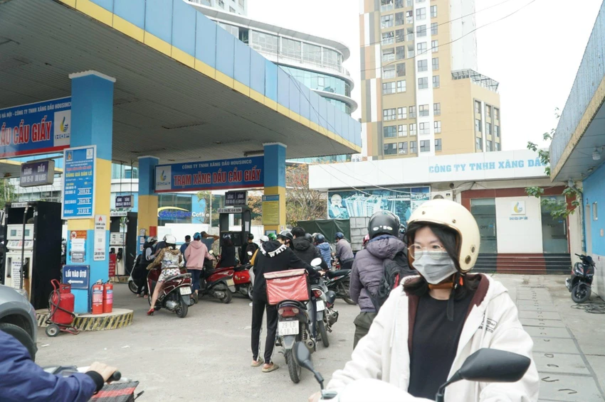 Thời gian vừa qua, DN xăng dầu phản ánh nhiều khó khăn trong việc thiếu hụt nguồn cung cũng như chiết khấu thấp. Ảnh minh hoạ: PHI HÙNG Thời gian vừa qua, DN xăng dầu phản ánh nhiều khó khăn trong việc thiếu hụt nguồn cung cũng như chiết khấu thấp. Ảnh minh hoạ: PHI HÙNG