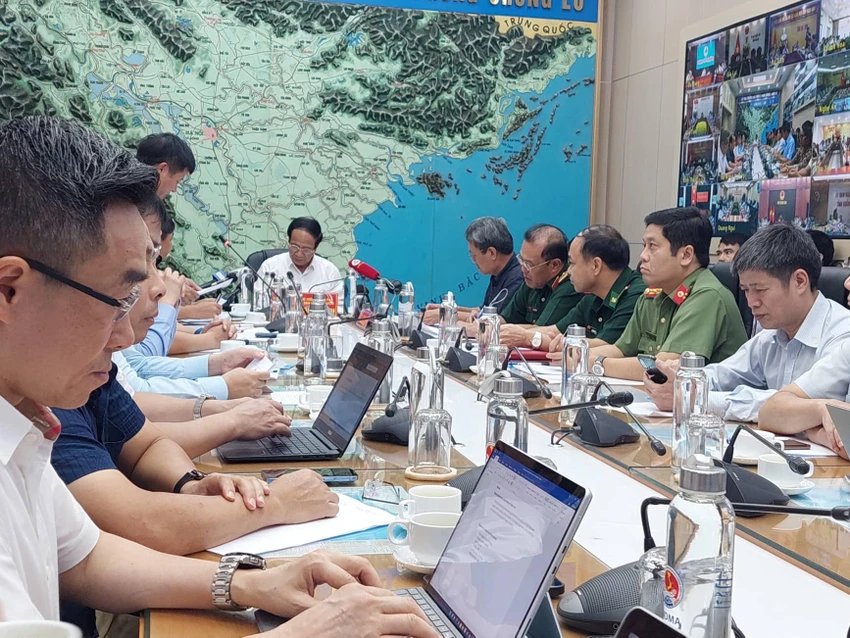 Phó thủ tướng Chính phủ Lê Văn Thành chủ trì cuộc họp triển khai công tác ứng phó với bão Noru gần Biển Đông. Ảnh: AH Phó thủ tướng Chính phủ Lê Văn Thành chủ trì cuộc họp triển khai công tác ứng phó với bão Noru gần Biển Đông. Ảnh: AH