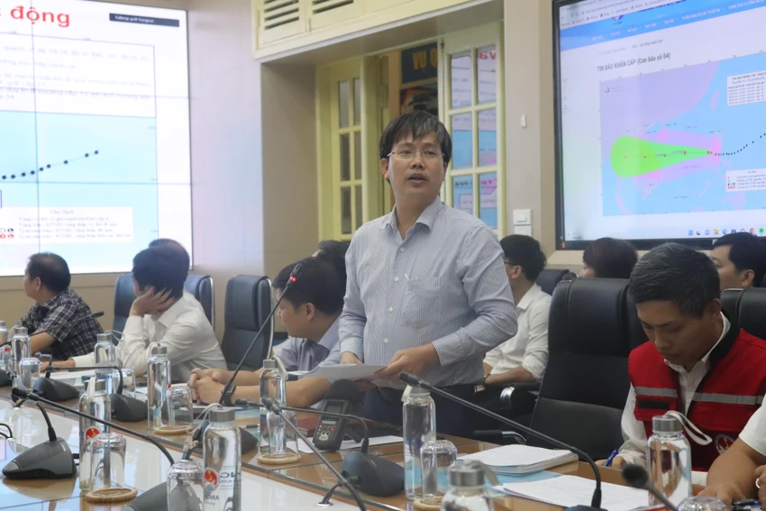 Ông Mai Văn Khiêm, Giám đốc Trung tâm Dự báo khí tượng thuỷ văn quốc gia thông tin về bão Noru. Ông Mai Văn Khiêm, Giám đốc Trung tâm Dự báo khí tượng thuỷ văn quốc gia thông tin về bão Noru.