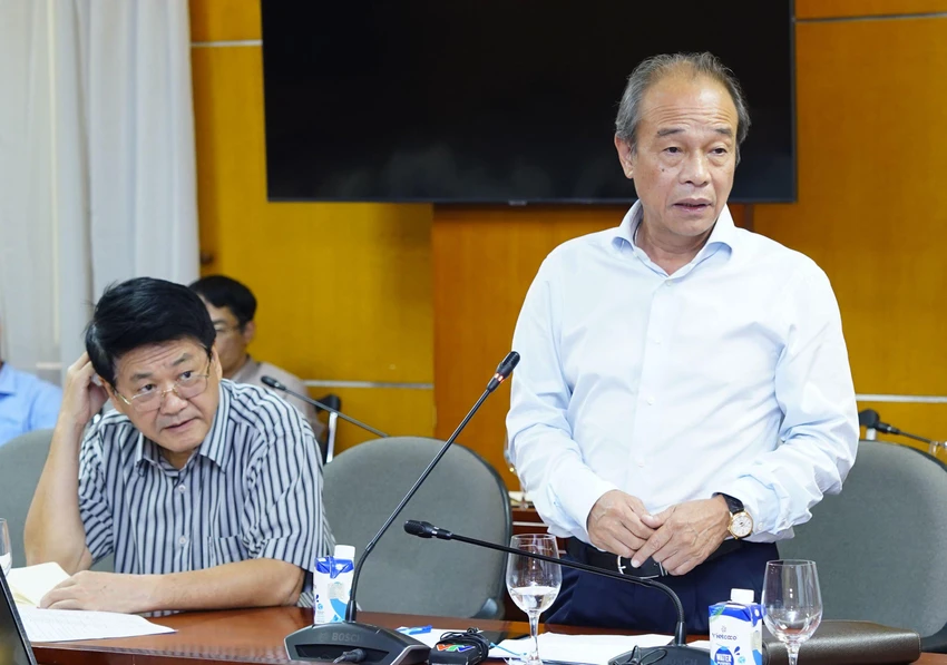 Ông Bùi Ngọc Bảo, Chủ tịch Hiệp hội Xăng dầu Việt Nam nêu ý kiến tại cuộc họp. Ảnh: BCT