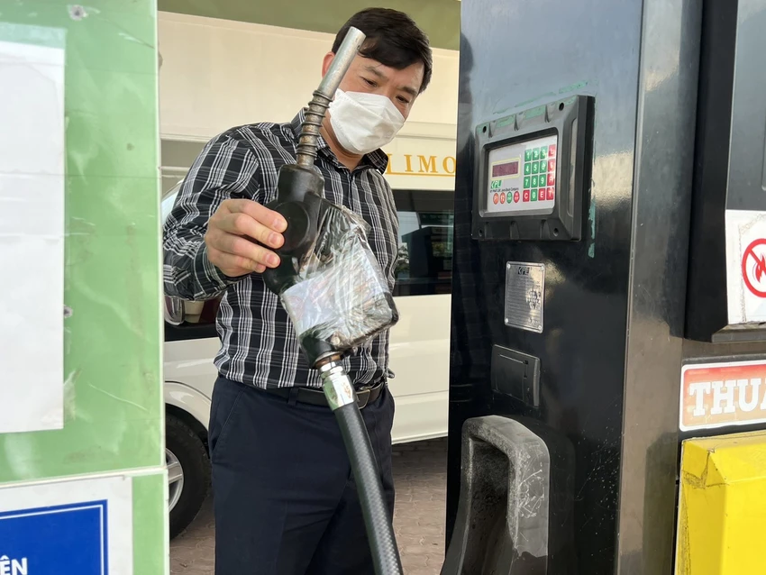 Đoàn kiểm tra Bộ Công Thương kiểm tra việc chấp hành của định của pháp luật trong kinh doanh xăng dầu của một số doanh nghiệp hồi tháng 2-2022. Ảnh: BCT Đoàn kiểm tra Bộ Công Thương kiểm tra việc chấp hành của định của pháp luật trong kinh doanh xăng dầu của một số doanh nghiệp hồi tháng 2-2022. Ảnh: BCT