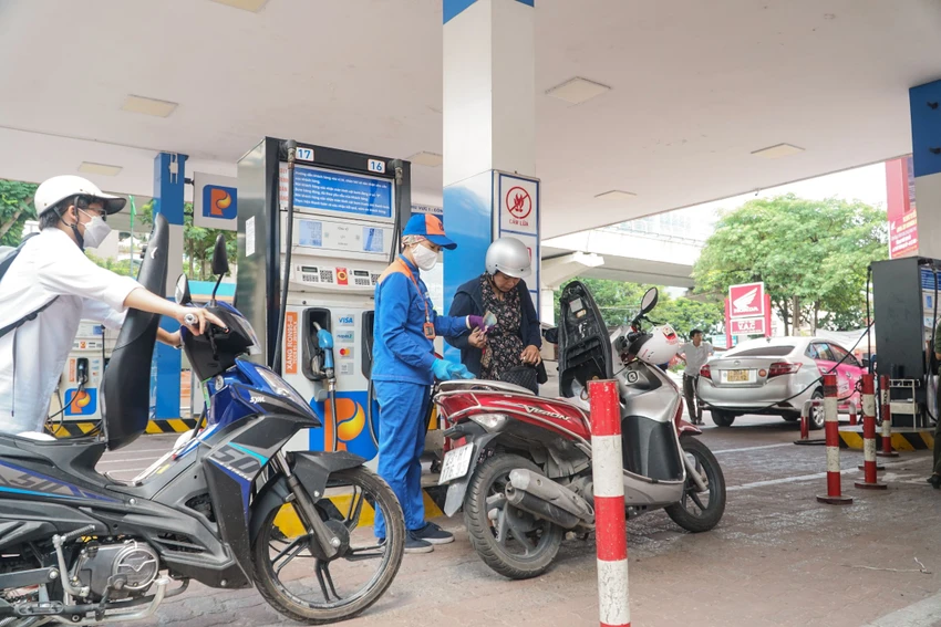 Kỳ điều hành chiều 11-1, giá xăng được giữ nguyên. Ảnh: PHI HÙNG