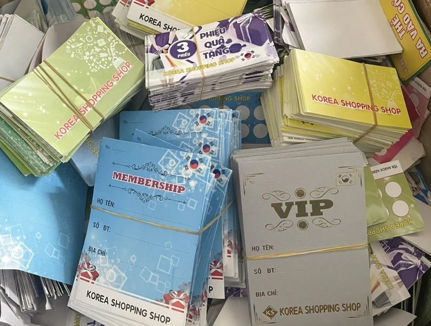 Để kích thích người dân mua “thần dược”, các đối tượng tung thêm các chiêu trò như phát phiếu cộng điểm... Ảnh: QLTT Hải Phòng Để kích thích người dân mua “thần dược”, các đối tượng tung thêm các chiêu trò như phát phiếu cộng điểm... Ảnh: QLTT Hải Phòng