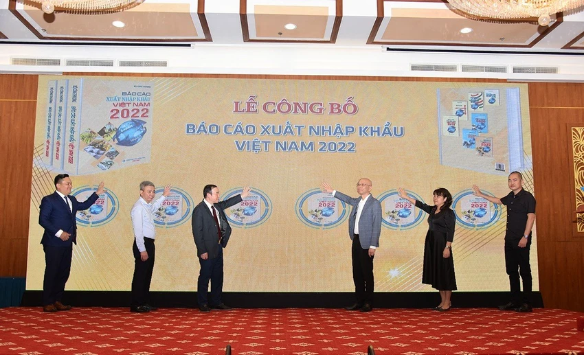 Trong khuôn khổ Hội thảo cũng diễn ra Lễ công bố “Báo cáo Xuất nhập khẩu Việt Nam 2022”. Trong khuôn khổ Hội thảo cũng diễn ra Lễ công bố “Báo cáo Xuất nhập khẩu Việt Nam 2022”.