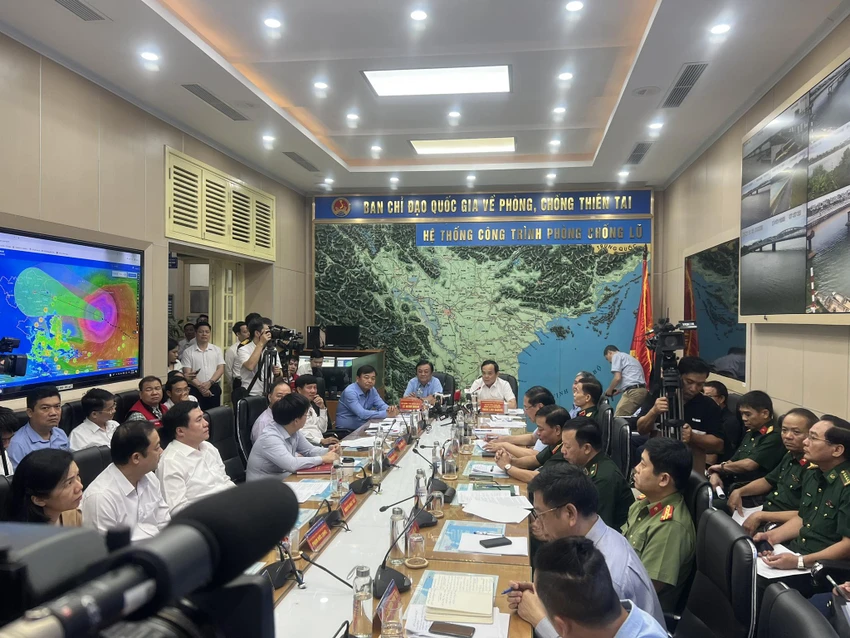 Phó Thủ tướng Trần Lưu Quang đã chủ trì cuộc họp ứng phó với bão số 1 và mưa lũ sau bão. Ảnh: NH Phó Thủ tướng Trần Lưu Quang đã chủ trì cuộc họp ứng phó với bão số 1 và mưa lũ sau bão. Ảnh: NH
