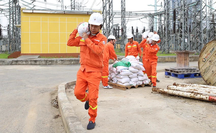 EVN triển khai công tác ứng phó bão số 1. Ảnh: EVN EVN triển khai công tác ứng phó bão số 1. Ảnh: EVN