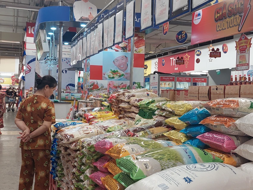Bộ Công Thương hoả tốc đề nghị doanh nghiệp không mua gom ồ ạt, gây bất ổn thị trường lúa gạo. Ảnh: AH