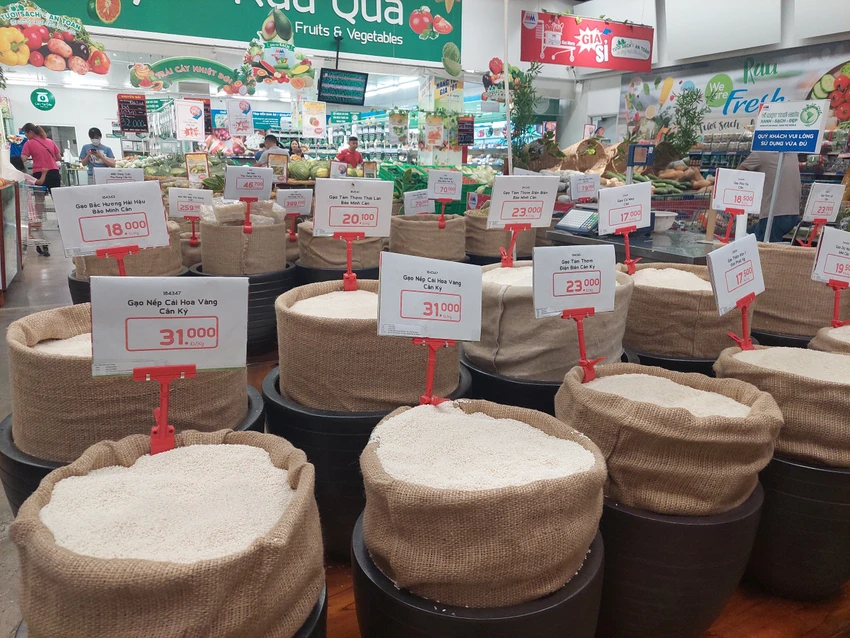Cùng với giá gạo xuất khẩu, giá thóc gạo nội địa cũng tăng sau lệnh cấm xuất khẩu gạo của Ấn Độ. Ảnh: AH