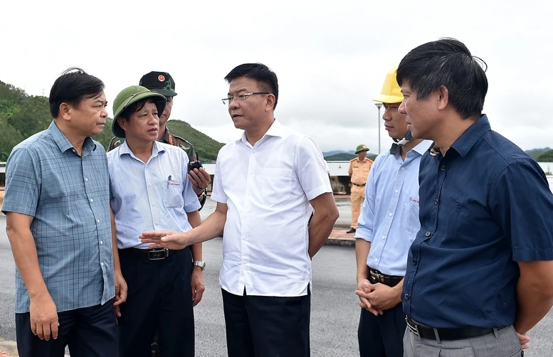 thuỷ điện Thác Bà...jpg