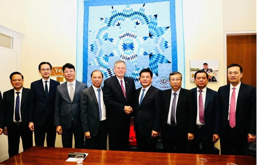 Bộ trưởng Nguyễn Hồng Diên..png