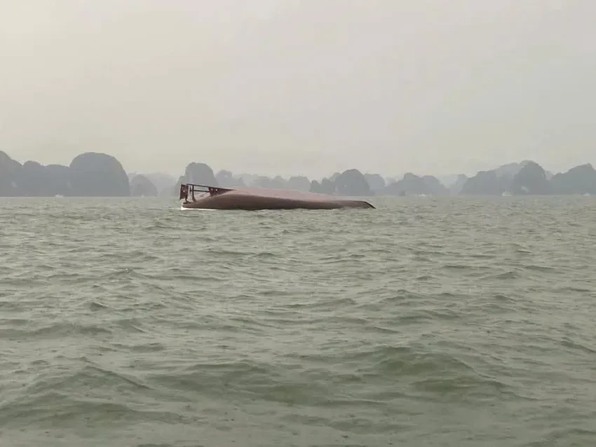 vụ lật tàu.jpg