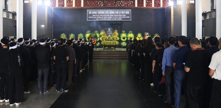Lễ tang Nguyên Bộ trưởng Lê Huy Ngọ. Ảnh: Trung Hiếu.