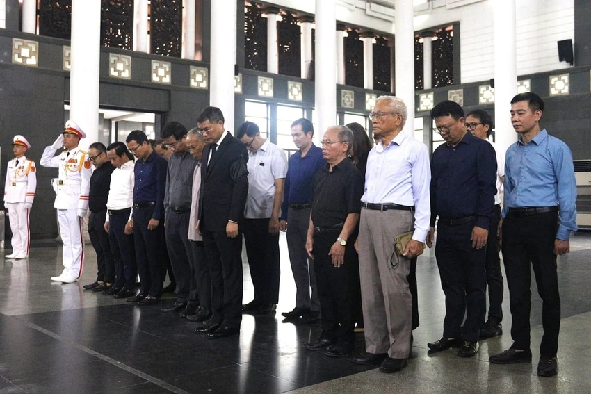 nghen-ngao-le-tang-nguyen-bo-truong-le-huy-ngo-130536_972-141346.jpg
