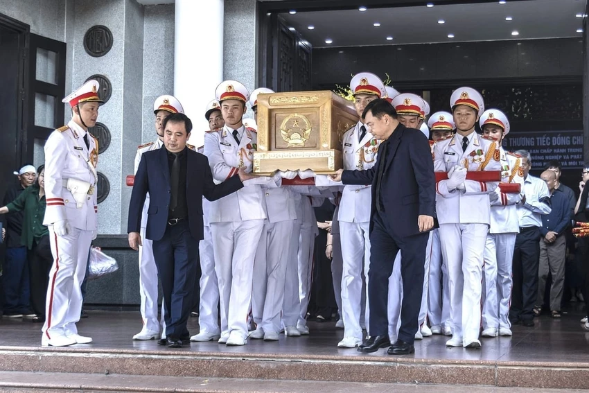 nghen-ngao-le-tang-nguyen-bo-truong-le-huy-ngo-130544_967-141350-1436.jpg