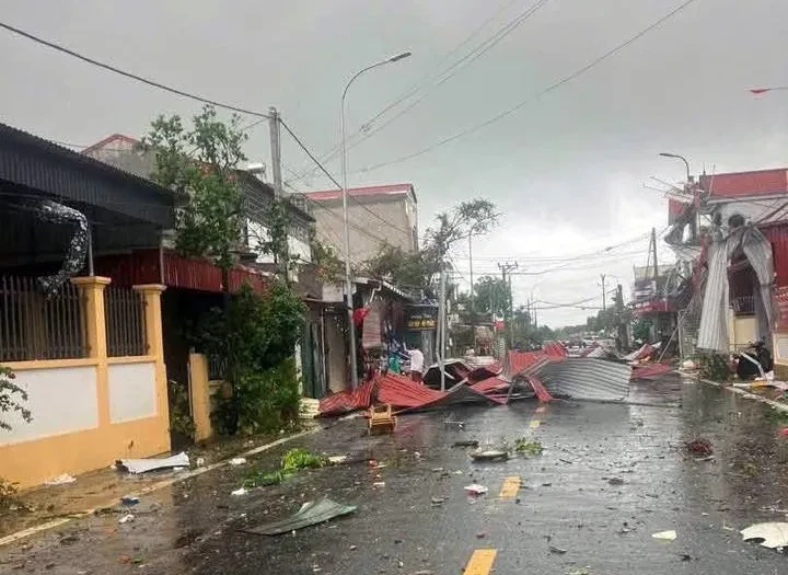 bão số 10..jpg