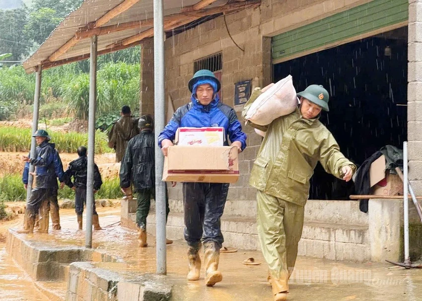 thuỷ điện xả lũ..jpg