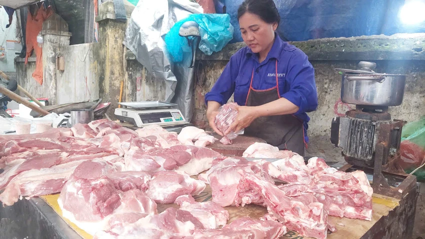 Dịp cuối năm và cận Tết, giá thịt heo thường tăng 5 - 10%. Ảnh: AH z7456588618457_b6d6154fef9a3917b08f5ac83cd1615e.jpg