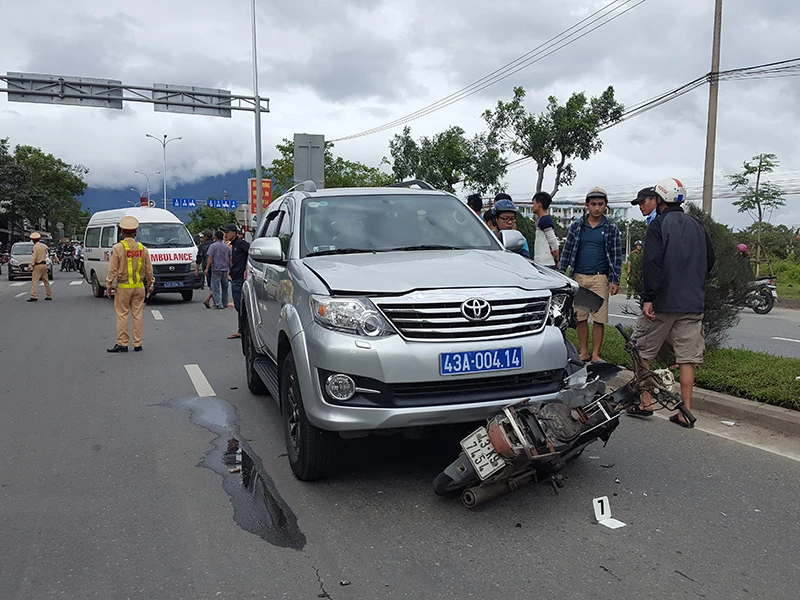 Va chạm với xe biển xanh, 1 người tử vong tại chỗ ảnh 1 Va chạm với xe biển xanh, 1 người tử vong tại chỗ ảnh 1