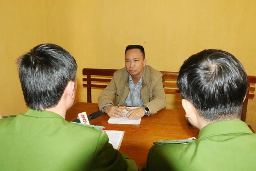 Tài xế rút súng dọa dân còn 'thủ' còng số 8, ảnh 1